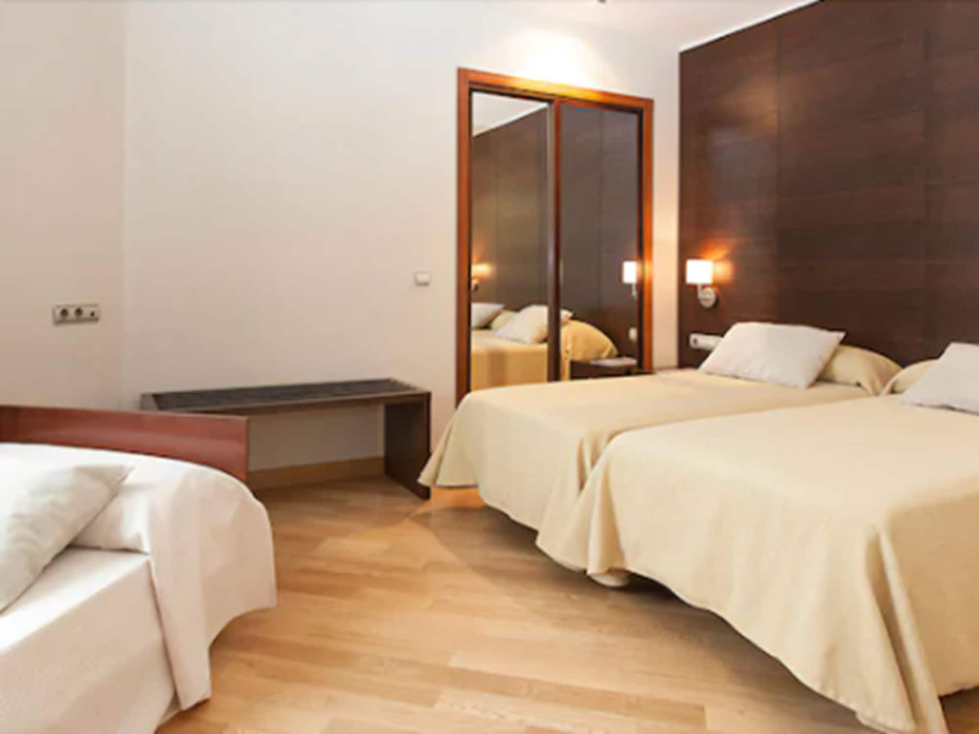 קויאדו-ויאלבה Hotel Fc Villalba מראה חיצוני תמונה