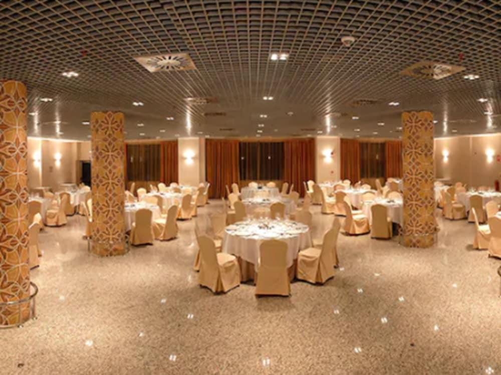 קויאדו-ויאלבה Hotel Fc Villalba מראה חיצוני תמונה