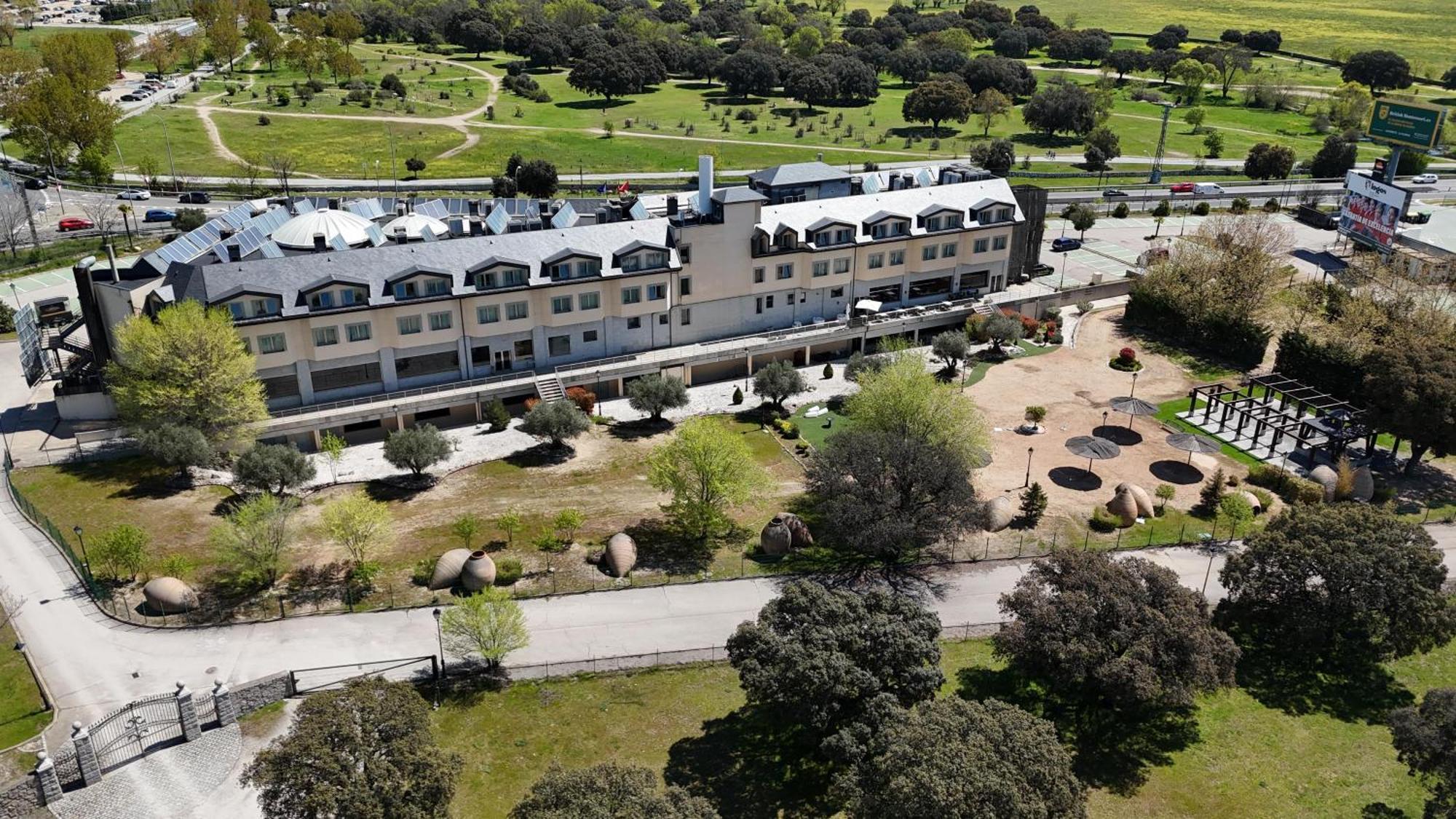 קויאדו-ויאלבה Hotel Fc Villalba מראה חיצוני תמונה