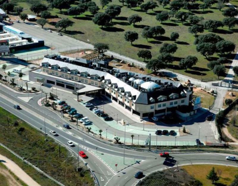 קויאדו-ויאלבה Hotel Fc Villalba מראה חיצוני תמונה
